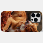 Coques Case-Mate iPhone Térrier du Canada Néo-Écossais dans les feuilles d (Verso (horizontal))