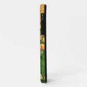 Coques Case-Mate iPhone Tulipes printanières fleurissent devant une vieill (Dos/Gauche)