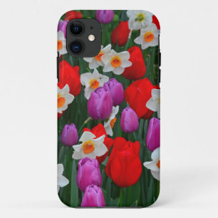 Coque iPhone 11 Tulipes violettes et jardin de jonquilles blanches