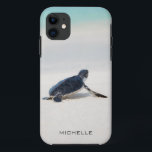 Case-Mate iPhone Case Turtle Beach Voyage Nom personnalisé | Nature<br><div class="desc">Ce design est composé d'une petite tortue qui se dirige vers l'océan après sa naissance. Personnalisez en modifiant le texte dans la zone de texte ou en supprimant le texte sans nom. #tortue #vie marine #océan #seaturtle #leatherback #plage #vie marine #personnalisée #iPhonecase</div>