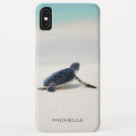 Case-Mate iPhone Case Turtle Beach Voyage Nom personnalisé | Nature<br><div class="desc">Ce design est composé d'une petite tortue qui se dirige vers l'océan après sa naissance. Personnalisez en modifiant le texte dans la zone de texte ou en supprimant le texte sans nom. #tortue #séacreature #océan #seaturtle #léatherback #plage #vie marine #personnalisée</div>
