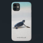 Case-Mate iPhone Case Turtle Beach Voyage Nom personnalisé | Nature<br><div class="desc">Ce design est composé d'une petite tortue qui se dirige vers l'océan après sa naissance. Personnalisez en modifiant le texte dans la zone de texte ou en supprimant le texte sans nom. #tortue #vie marine #océan #seaturtle #leatherback #plage #vie marine #personnalisée #iPhonecase</div>