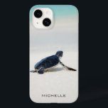 Coque Pour iPhone 14 Turtle Beach Voyage Nom personnalisé | Nature<br><div class="desc">Ce design est composé d'une petite tortue qui se dirige vers l'océan après sa naissance. Personnalisez en modifiant le texte dans la zone de texte ou en supprimant le texte sans nom. #tortue #vie marine #océan #seaturtle #leatherback #plage #vie marine #personnalisée #iPhonecase</div>