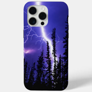 Coque iPhone 15 Pro Max un bel orage au-dessus de la forêt