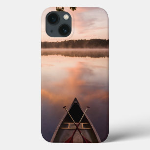 Coques Pour iPhone Un canoë repose sur la rive du lac Pawtuckaway