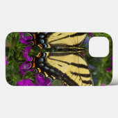 Coques Case-Mate iPhone Un papillon de vice-roi sur les fleurs roses (Verso (horizontal))