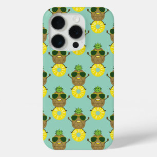 Coque iPhone 15 Pro Un type d'ananas roule sur une anse d'ananas