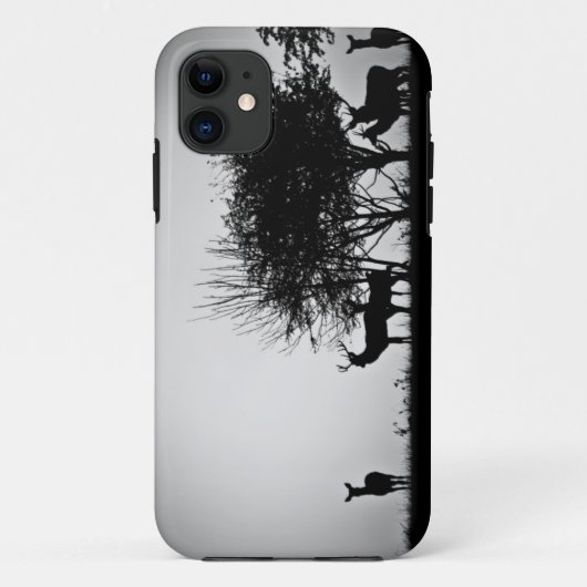 Coques Case-Mate iPhone Une image de quelques cerfs communs dans la brume (Dos)