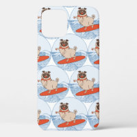 Vague à cheval heureux chien de carlin sur la plan