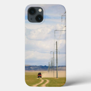 iPhone 13 Case Véhicules 4X4 sur route de terre, désert de Gobi