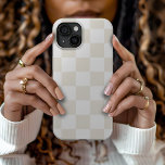 Coque Pour iPhone 15 Vérification rétroactive de la crème<br><div class="desc">Boho tendance damier imprimé boîtier de téléphone en ivoire et blanc. Utilisez les outils de conception pour ajouter votre propre monogramme,  nom ou autre texte,  ou changer la couleur arrière - plan pour créer une couverture de périphérique unique d'un type particulier.</div>