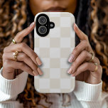Coques iPhone 16 Vérification rétroactive de la crème<br><div class="desc">Boho tendance damier imprimé boîtier de téléphone en couleur crème et blanche. Utilisez les outils de conception pour ajouter votre propre monogramme,  nom ou autre texte,  ou changer la couleur arrière - plan pour créer une couverture de périphérique unique d'un type particulier.</div>