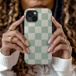 Coque Pour iPhone 15 Vérification rétroactive Sage Green<br><div class="desc">Boho tendance damier imprimé boîtier de téléphone en vert sage et blanc cassé. Utilisez les outils de conception pour ajouter votre propre monogramme,  nom ou autre texte,  ou changer la couleur arrière - plan pour créer une couverture de périphérique unique d'un type particulier.</div>