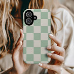 Coques iPhone 16 Vérification rétroactive Sage Green<br><div class="desc">Boho tendance damier imprimé étui téléphonique en couleur crème et vert sauge. Utilisez les outils de conception pour ajouter votre propre monogramme,  nom ou autre texte,  ou changer la couleur arrière - plan pour créer une couverture de périphérique unique d'un type particulier.</div>