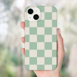 Coque Pour iPhone 14 Vérification rétroactive Sage Green<br><div class="desc">Boho tendance damier imprimé boîtier de téléphone en vert sage et blanc cassé. Utilisez les outils de conception pour ajouter votre propre monogramme,  nom ou autre texte,  ou changer la couleur arrière - plan pour créer une couverture de périphérique unique d'un type particulier.</div>