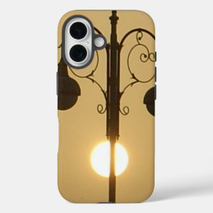 Coques iPhone 16 Vintage Victorian Sunset street light.png