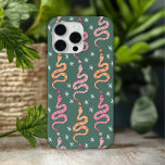 Coque iPhone 15 Pro Max Western Cowgirl Desert Snakes Motif<br><div class="desc">Western Cowgirl Desert Snakes Motif iPhone 15 Pro Max Coques dispose d'un motif occidental moderne de serpents rose et orange sur un arrière - plan vert. Parfait pour l'emballage cadeau pour l'anniversaire,  Noël et les célébrations. Créé par Evco Studio www.zazzle.com/store/evcostudio</div>