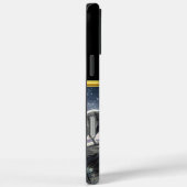 Coques Case-Mate iPhone Wolf hurle à pleine lune dans une forêt sereine (Verso / Droite)