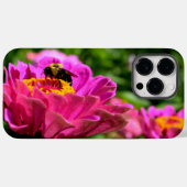 Coques Case-Mate iPhone Zinnia rose avec bourdon fleurs roses mignonette a (Verso (horizontal))
