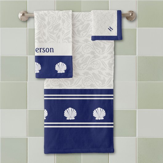 Coques nautiques sur l'ensemble de serviettes de b