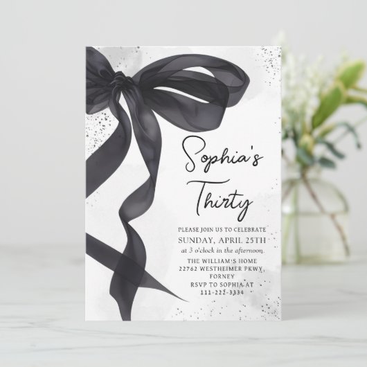 Coquette Black Bow 30th Birthday Party Invitation (Debout devant)