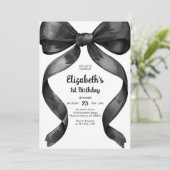 Coquette Black Bow Birthday Invitation (Debout devant)