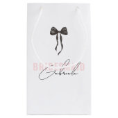 Coquette Bow Frans Roze Stijlvolle Bruidsmeisje Na Klein Cadeauzakje (Achterkant)