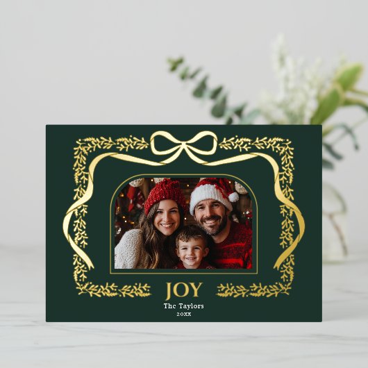 Coquette Bow Greenery Familie Foto Lijst Folie Uitnodiging (Staand Voorkant)