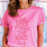Coquette fantaisie noeud à nouer douche nuptiale<br><div class="desc">Coquette fantaisie noeud moderne boho élégant design à la main fête de douche nuptiale favoriser décor assorti design t-shirt. Collection contemporaine rouge et rose.</div>