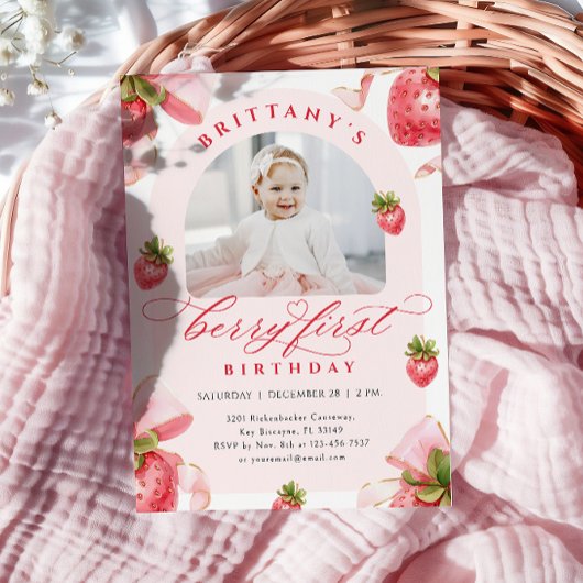 Coquette fraise 1er anniversaire Invitation