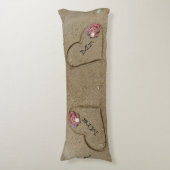 coquillages roses & coeur sur la plage coussin de  (Devant (Vertical))