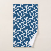Corail Abstrait bleu et blanc Motif répétitif (Serviette à main)