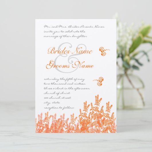 Corail & Gris Fleur Papillon Mariage Invitations (Debout devant)