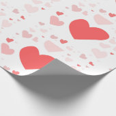 Coral and Blush scattered hearts  Cadeaupapier (Hoek)