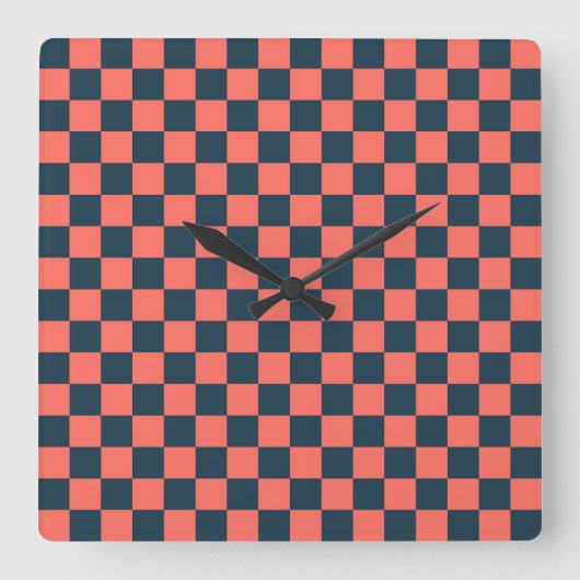 Coral and navy checkerboard pattern vierkante klok (Voorkant)
