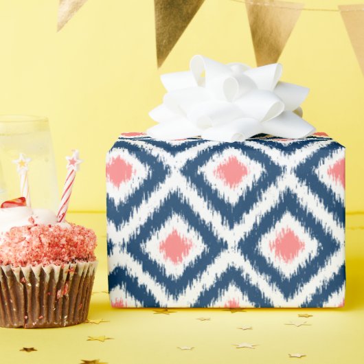Coral Blue Diamonds Ikat Pattern Cadeaupapier (Verjaardagsfeest)