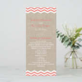 Coral Chevrons op Burlap Wedding Program Programma (Staand voorkant)