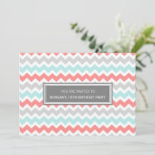 Coral Gray Chevron 16e anniversaire Invitation à l (Debout devant)