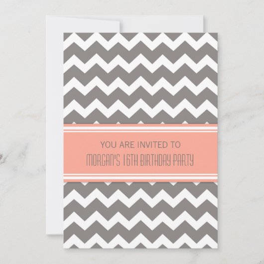 Coral Gray Chevron 16e anniversaire Invitations (Devant)