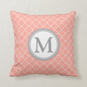 Coral gris Quatrefoil Monogramme Coussin décoratif
