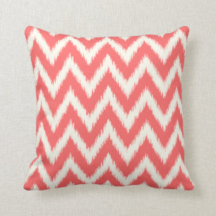 Coral Ikat Chevron Kussen
