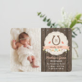 Coral Monogram Horseshoe Western Baby Faire-part (Debout devant)