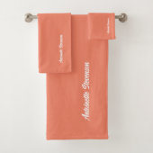 Coral Peach Elegant Signature Monogram Bad Handdoek (Insitu)
