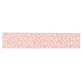 Coral Pink Boho Spring Daisies Pattern Medium Tafelloper (Horizontaal)