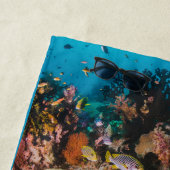 Coral Reef nom personnalisé serviette de plage (En situation)
