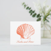 Coral Shell Beach Wedding Carte postale RSVP (Debout devant)