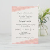 Corale perziken strepen witte grijze trouwuitnodig kaart (Staand voorkant)