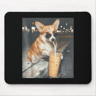 Corgi die iced koffie drinkt grappige dieren meme muismat