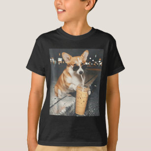 Corgi drinkt ijskoude koffie grappige dieren meme t-shirt