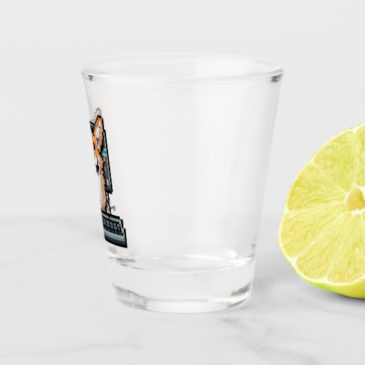 Corgi op een computer shot glas (Rechts)